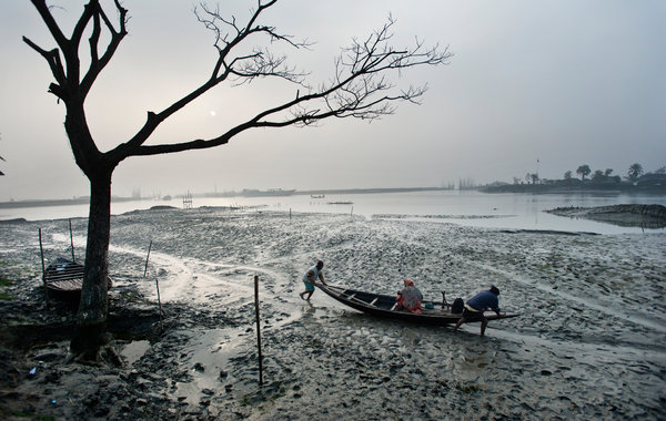 InBangladeshMillionofPeopleHaveBeenDisplacedByFloodsandtheRisingSeaLevel